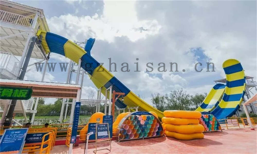 水上乐园投资的场地设计是否要与安全规范相符合?