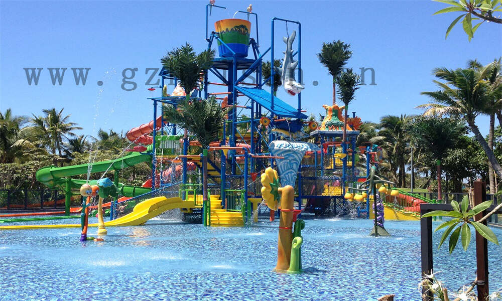 在建造水上乐园时如何考虑设施的维护?